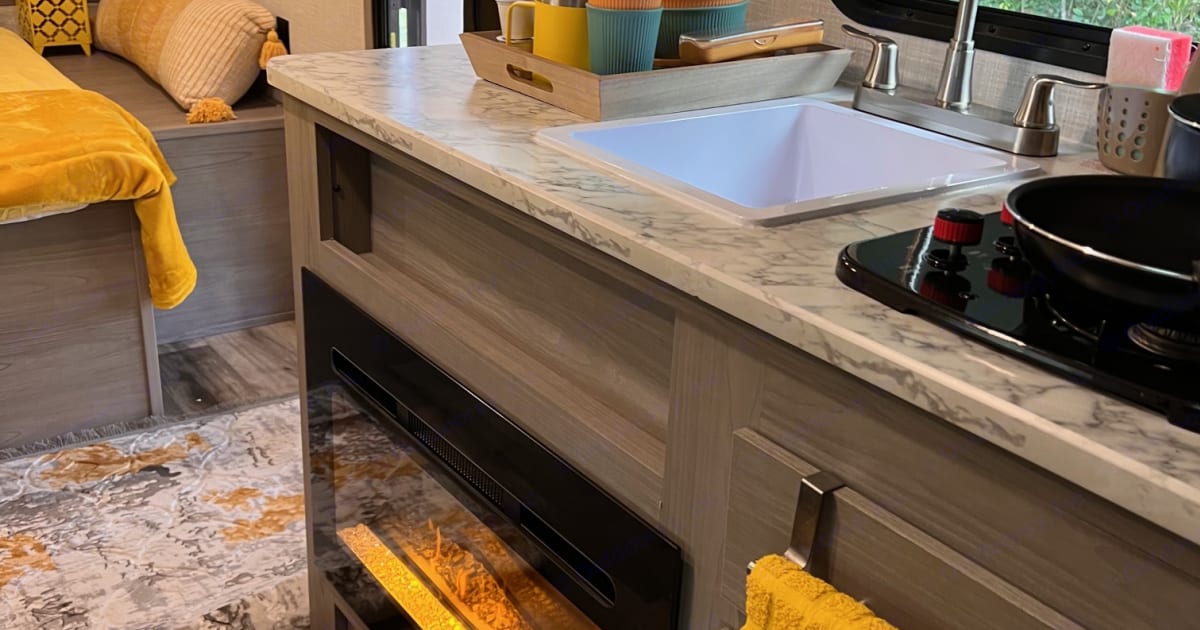 2022 Dutchmen Coleman Lantern LT Travel trailer Rental in Newberry, FL