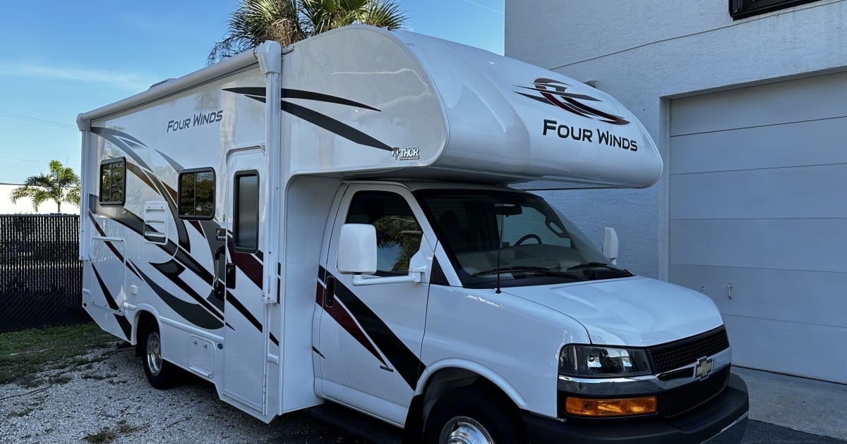 2022 Thor Motor Coach Four Winds Motorhome Rental in West Palm Beach