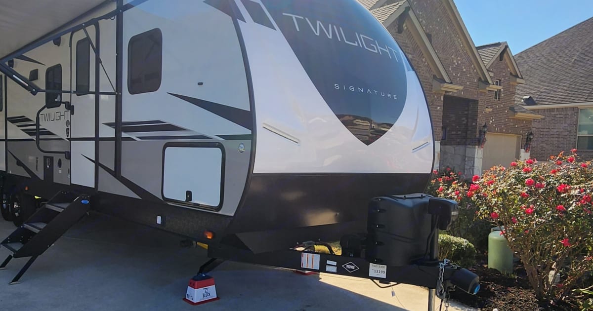 2022 Twilight RVS Signature Travel trailer Rental in Leander, TX