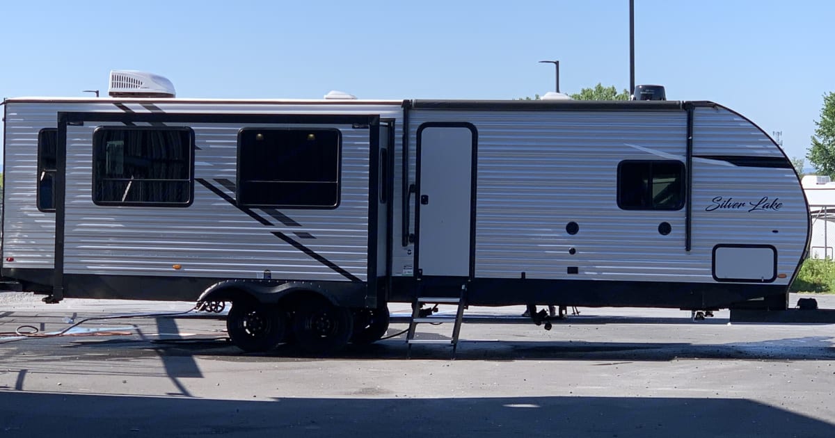 2022 East to West Silver Lake Travel trailer Rental in Summit, NY