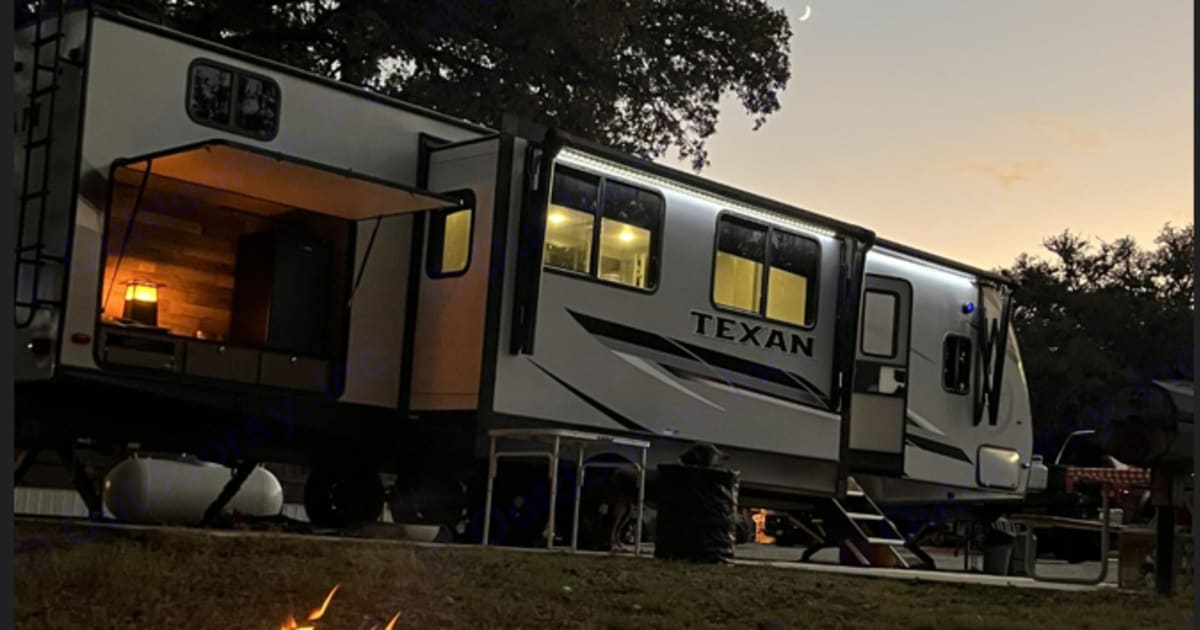 2021 Crossroads RV Texan Travel trailer Rental in TX