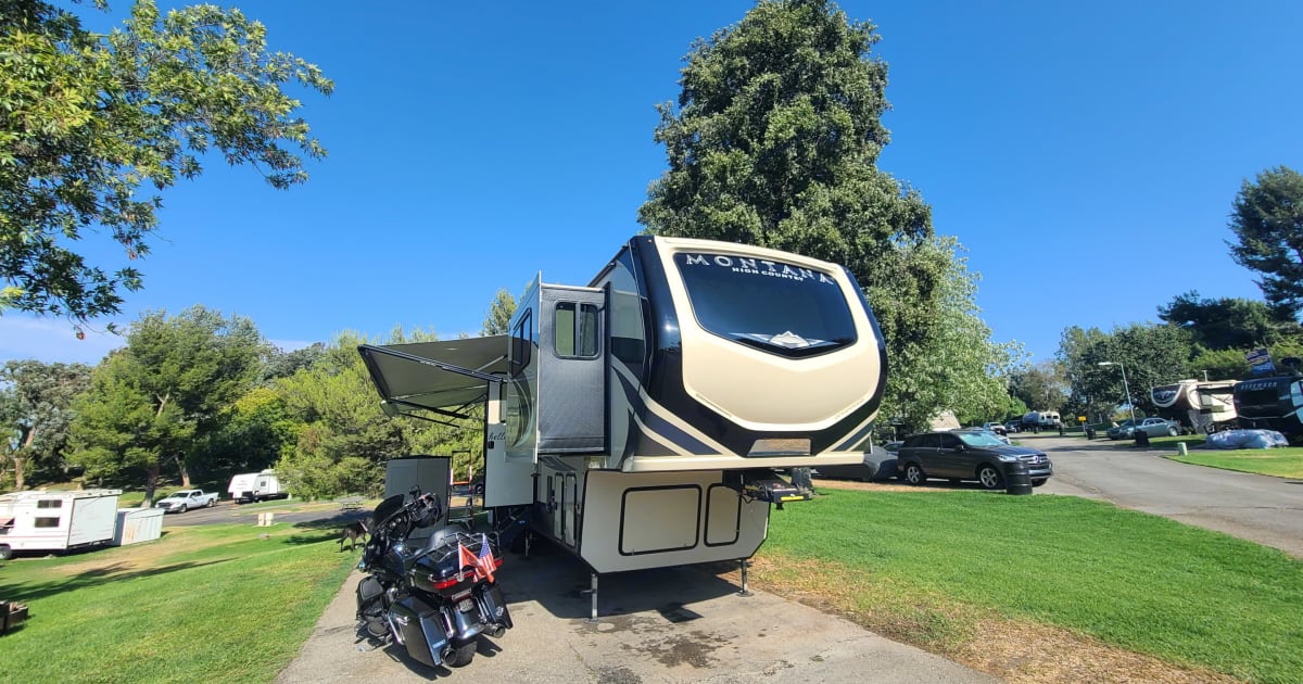 2019 Keystone RV Montana High Country Toy Hauler Fifthwheel Rental in