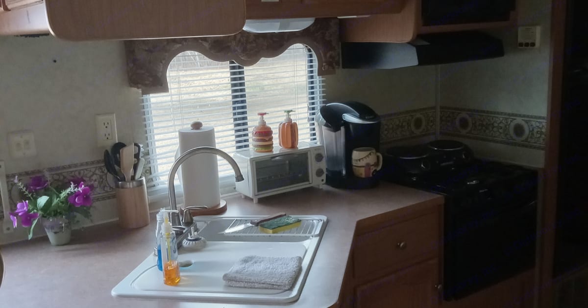 Four Winds Four Winds Trailer Travel trailer Rental in Aynor, SC Outdoorsy