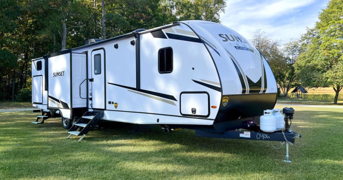 2023 Crossroads Sunset Trail Travel trailer Rental in New Braunfels, TX