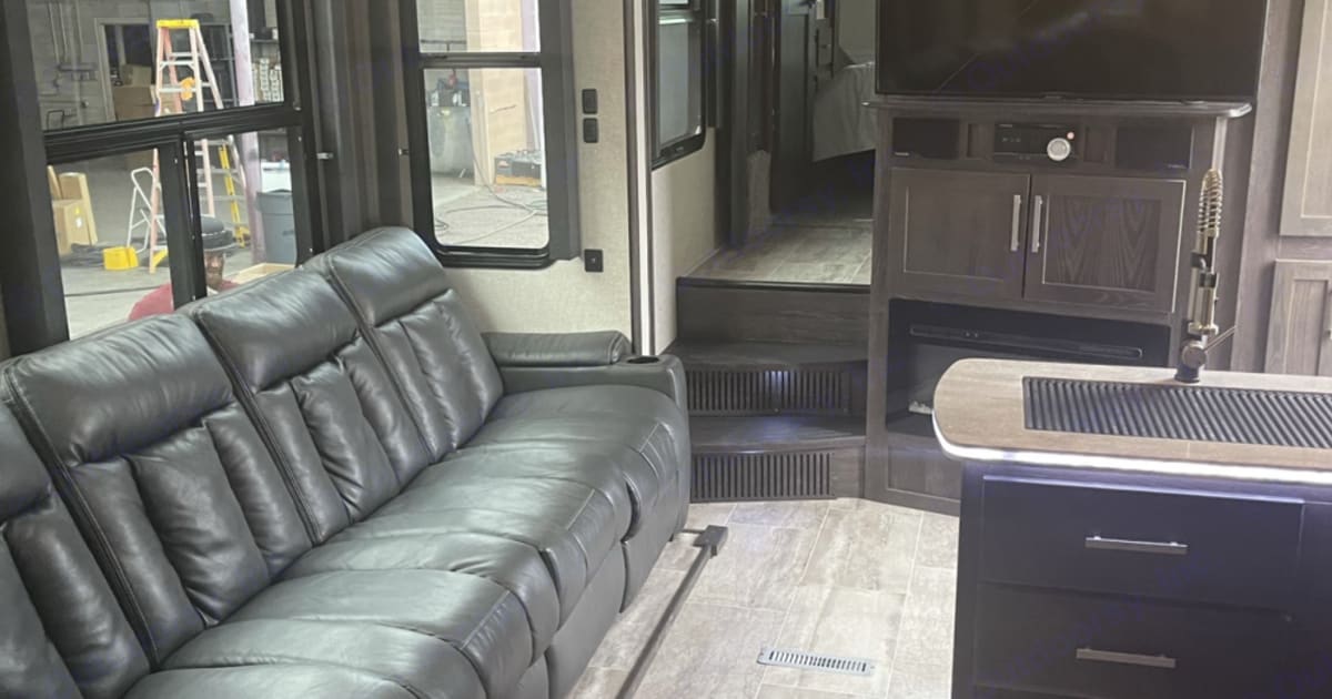 2019 Keystone RV Raptor Toy Hauler Fifthwheel Rental in Peoria, AZ