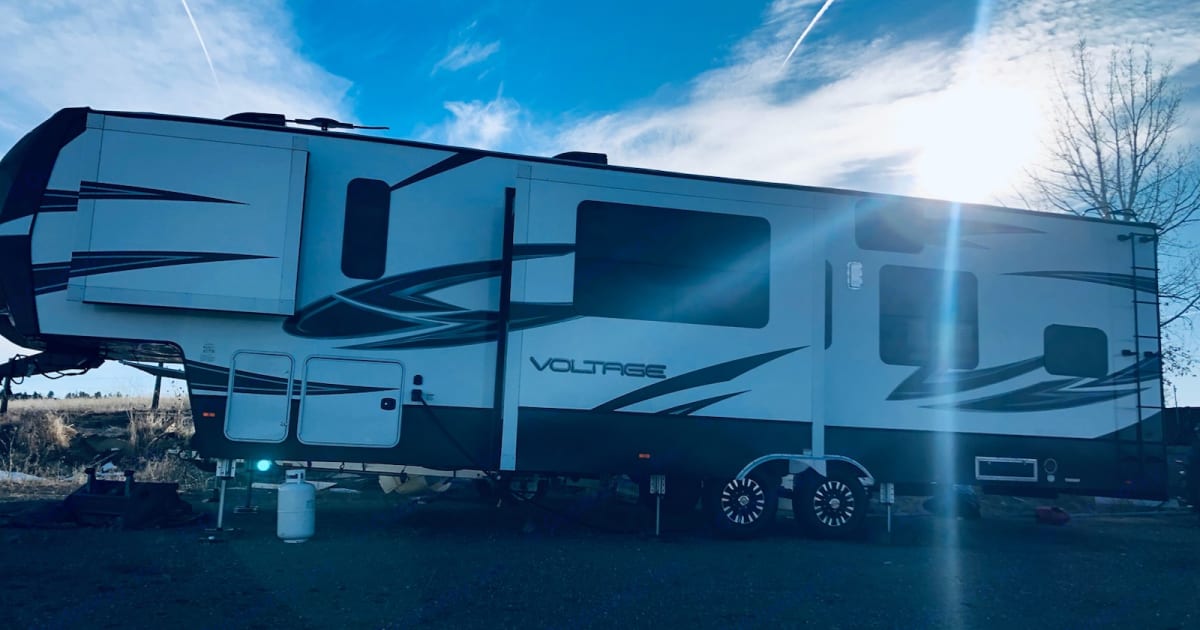 2017 Dutchmen Voltage 3305 Fifthwheel Rental in Shepherd, MT Outdoorsy