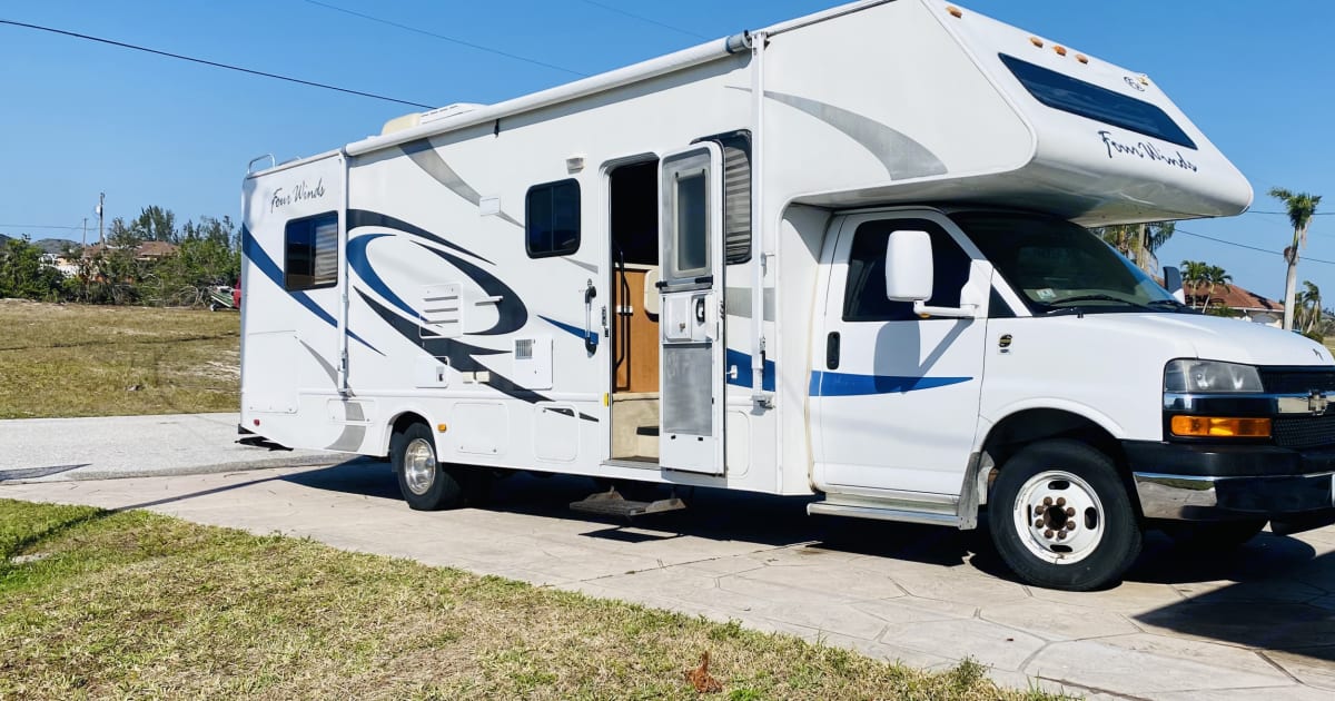 2008 Four Winds Four Winds Motorhome Class C Rental in Cape Coral, FL
