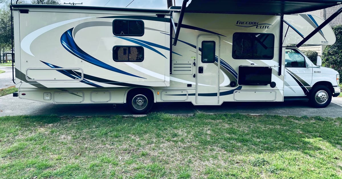 2017 Thor Freedom Elite Class C Rental in Beaumont, TX Outdoorsy