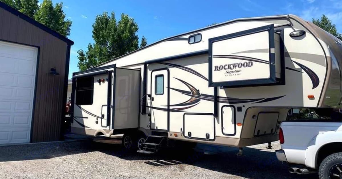 2016 Forest River Rock wood ultra lite Fifthwheel Rental in Blackfoot, ID Outdoorsy