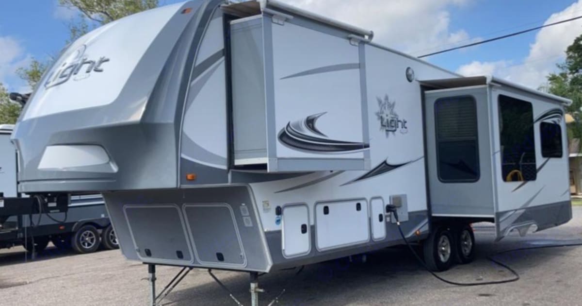 2018 Highland Ridge RV Light 180 Fifthwheel Rental in New Port Richey