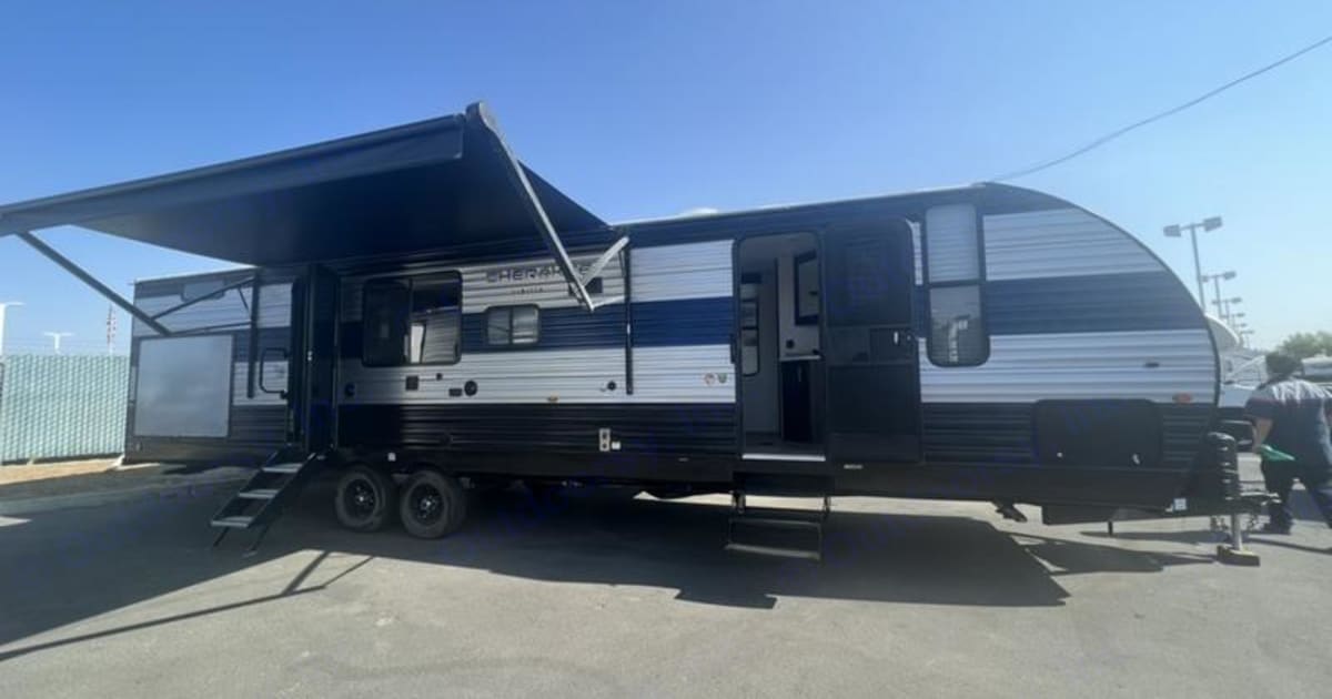2022 Forest River CHEROKE 294KM Travel trailer Rental in Clovis, CA