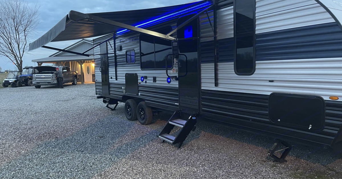 2022 Forest River Cherokee Grey Wolf Travel trailer Rental in