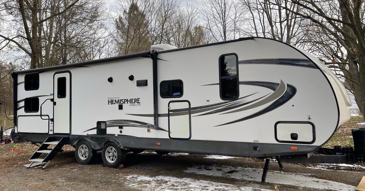 2018 Forest River Salem Hemisphere Truck Camper Rental in Cincinnatus