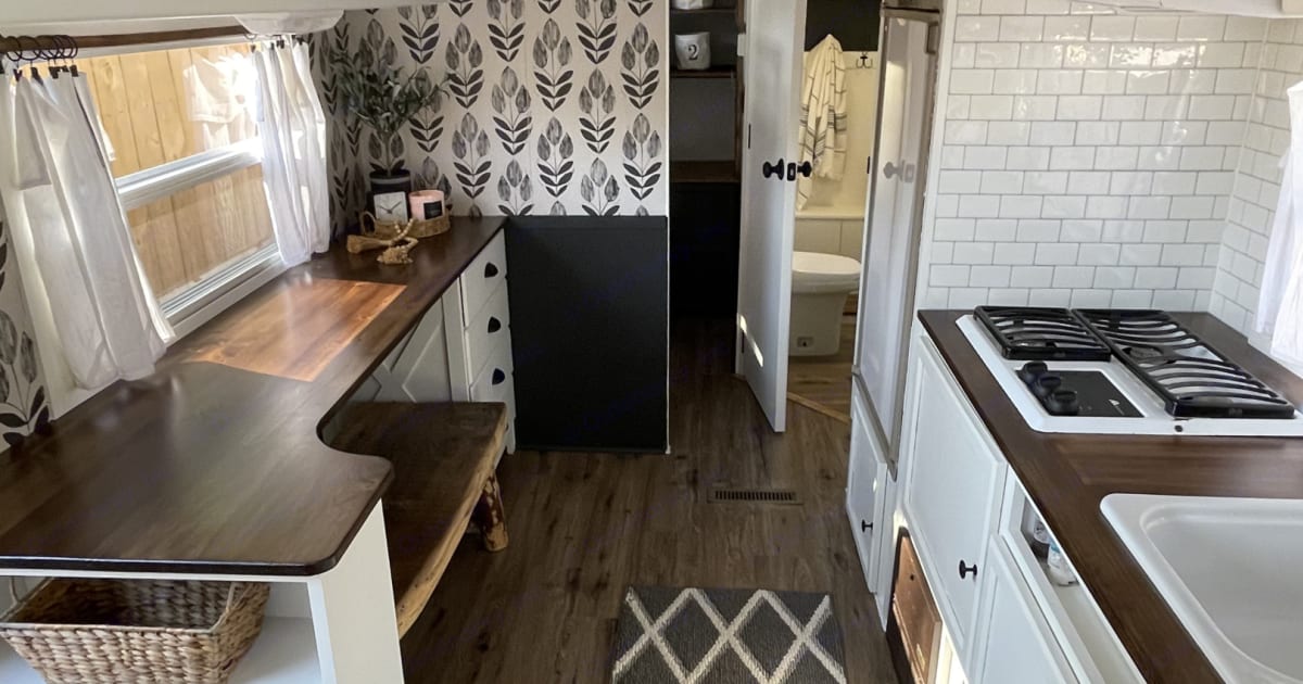 1999 RVision 7000 Series Travel trailer Rental in Chichester, NH