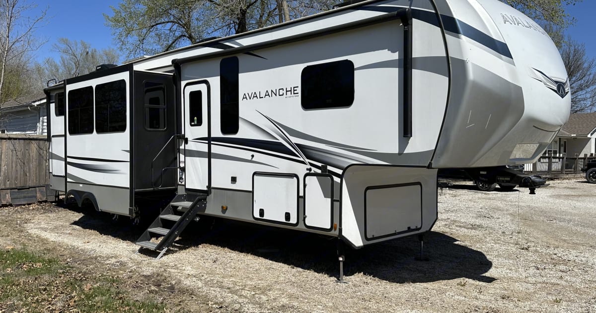 2022 Keystone RV Avalanche Fifthwheel Rental in Wellsville, KS Outdoorsy
