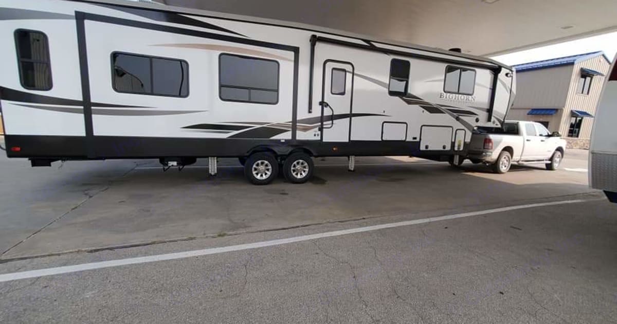 2021 Heartland RVs Bighorn Traveler Fifthwheel Rental in Plattsburg