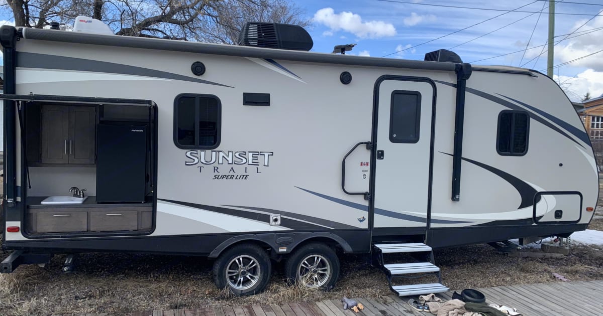 2017 Crossroads Sunset Trail Travel trailer Rental in Blackfalds, AB