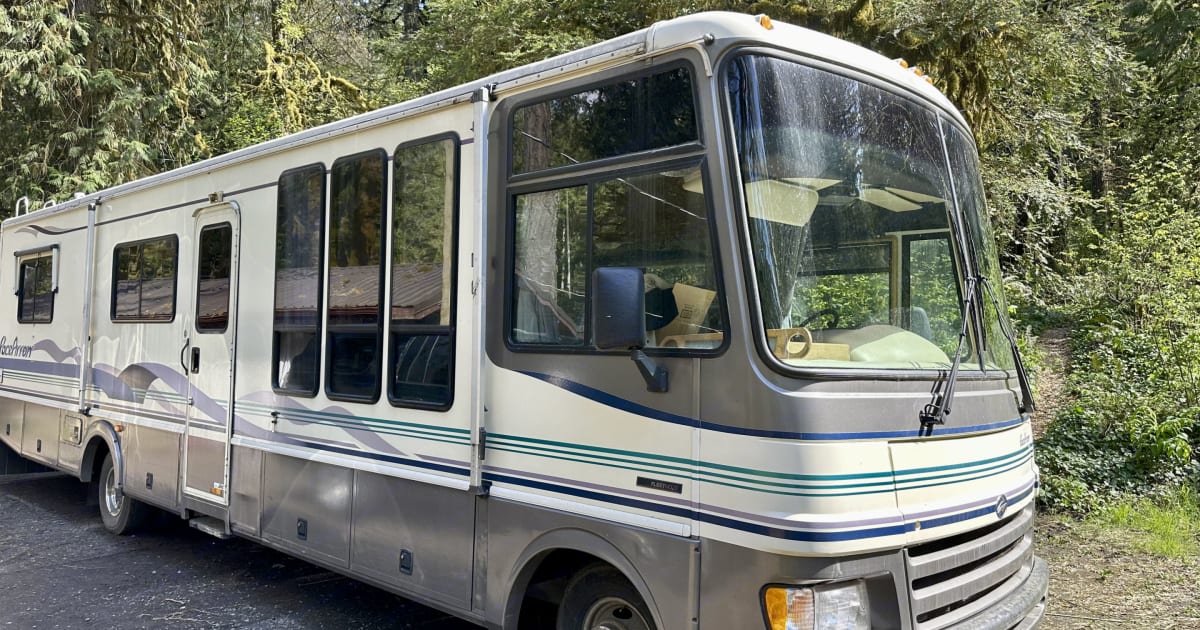 1997 Fleetwood Pace Arrow Class A Rental in Molalla, OR Outdoorsy