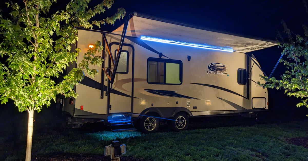 2015 Coachmen Apex 50th Anniversary Travel trailer Rental in Kalona, IA