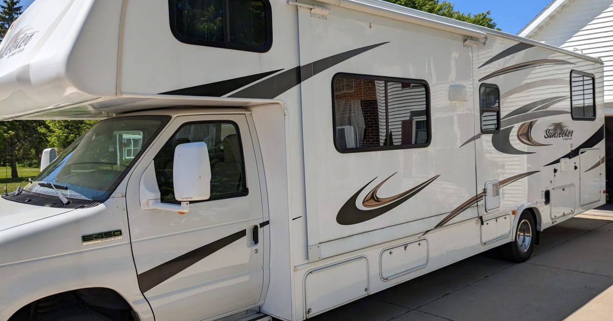 2013 Forest River Sunseeker Class C Rental in Oconto Falls, WI Outdoorsy