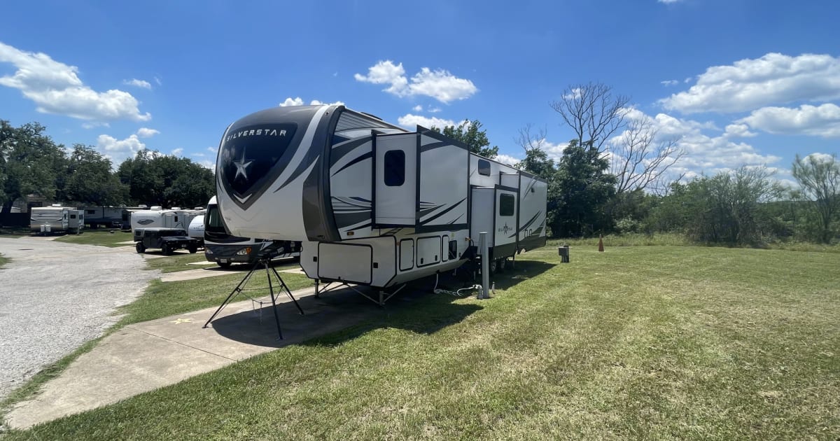 Learn About 2022 Silverstar Fifth Wheels