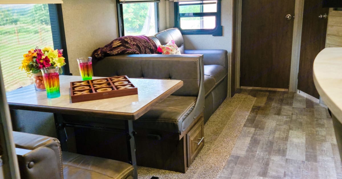 2019 Rockwood Signature Series Travel trailer Rental in Seguin, TX