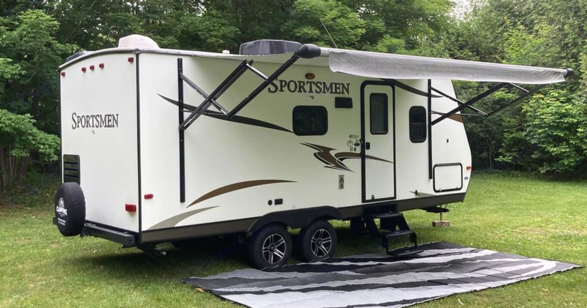 2015 Sportsmen Show Stopper LE Travel trailer Rental in METCALFE, ON Outdoorsy