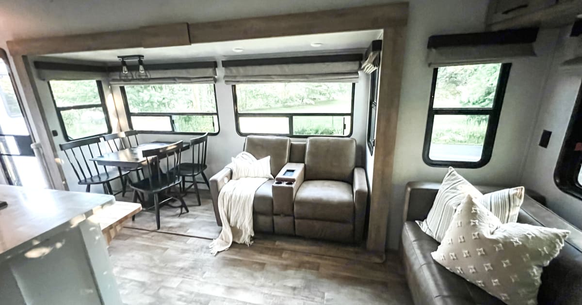 2021 Keystone RV Arcadia Fifthwheel Rental in Southbury, CT Outdoorsy