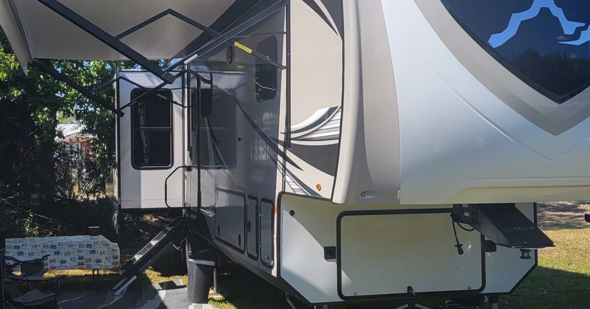 2021 Highland Ridge RV Mesa Ridge Fifthwheel Rental in Littlestown, PA