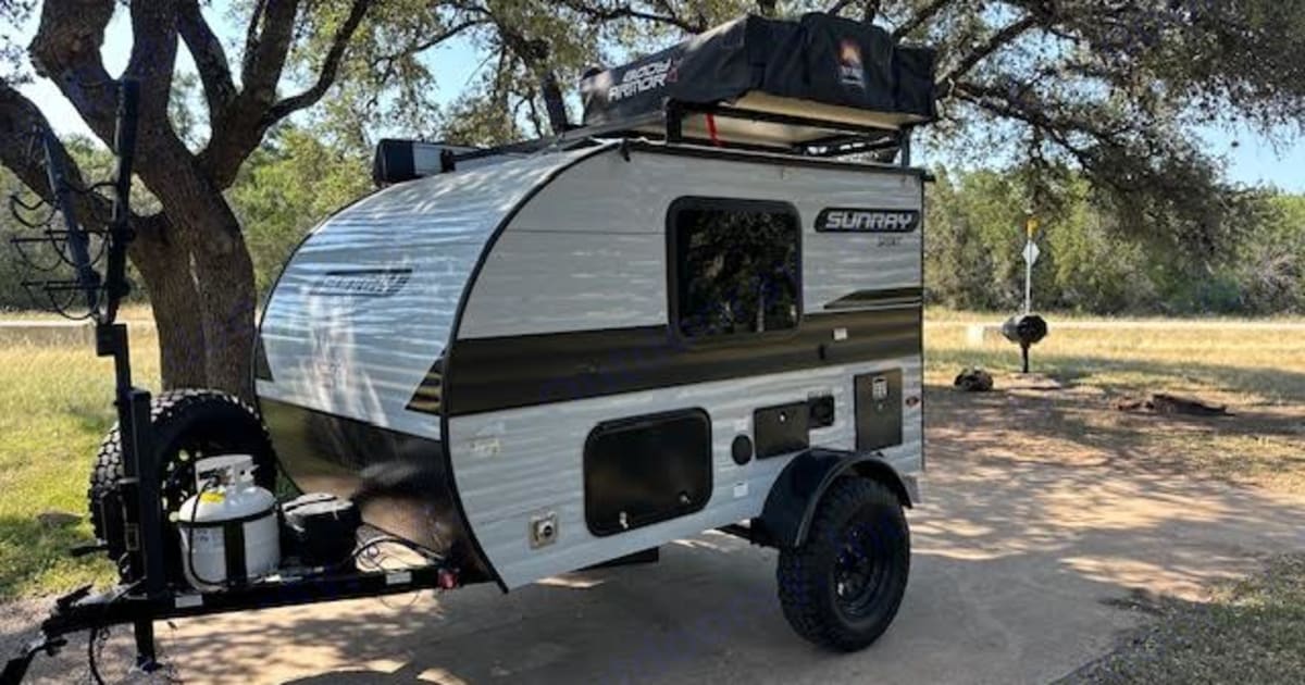 2023 Sunset Park RV SunRay Travel trailer Rental in Spicewood, TX