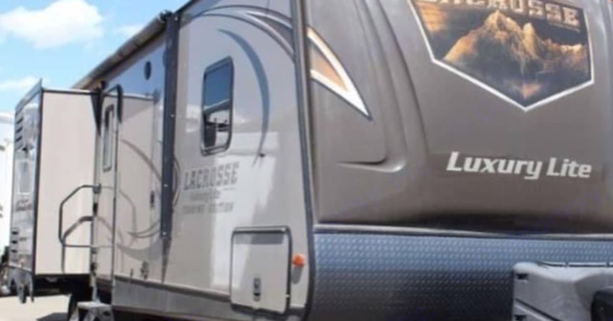 2014 Forest River Lacrosse Luxury Lite Travel trailer Rental in