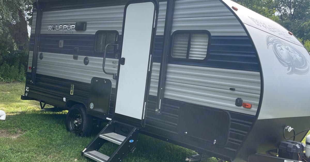 2020 Cherokee Wolf pup Travel trailer Rental in Carterville, IL Outdoorsy