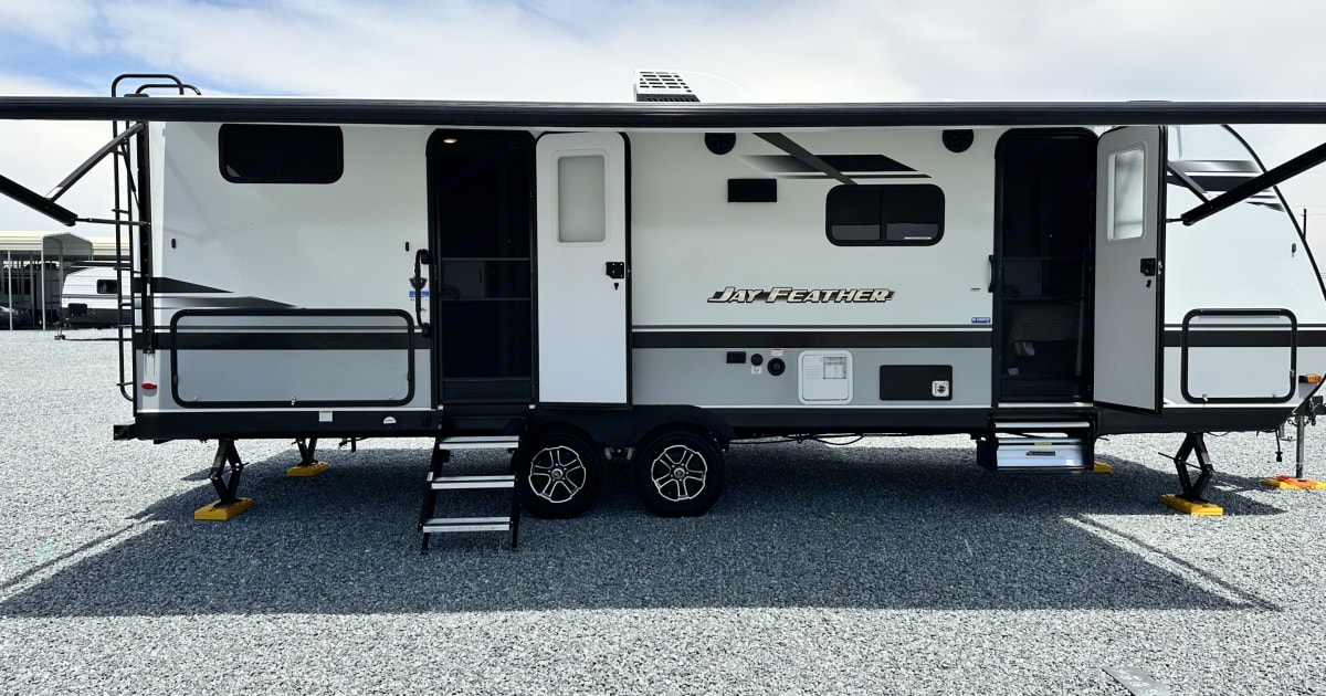 2021 Jayco Jay Feather Travel trailer Rental in Clovis, CA Outdoorsy