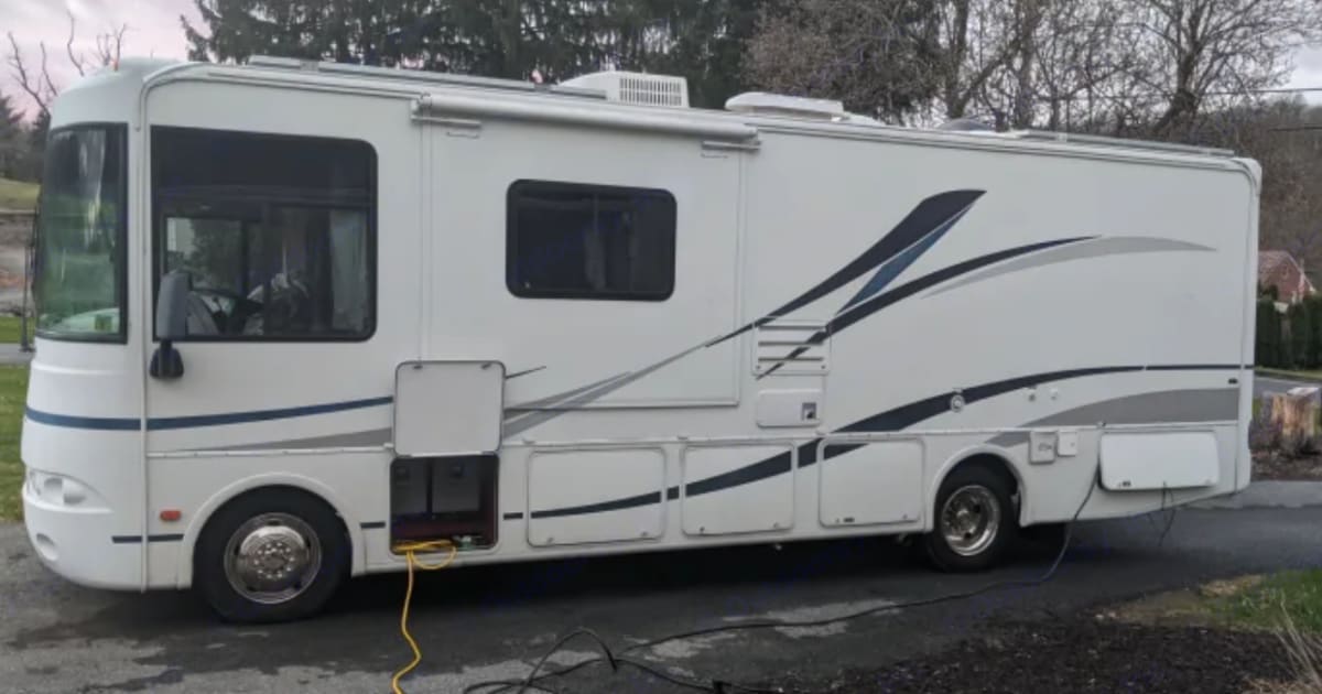 2004 R-Vision Trail-Lite Class A Rental in Reno, NV | Outdoorsy