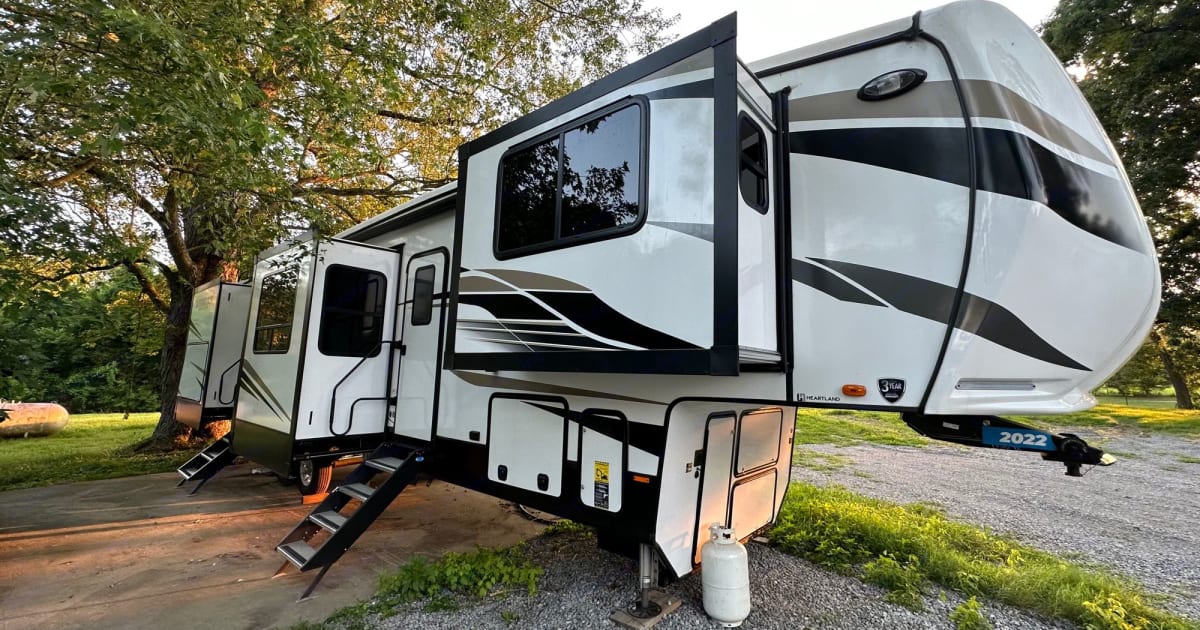 2022 Heartland RVs Bighorn Traveler Fifthwheel Rental in Springfield