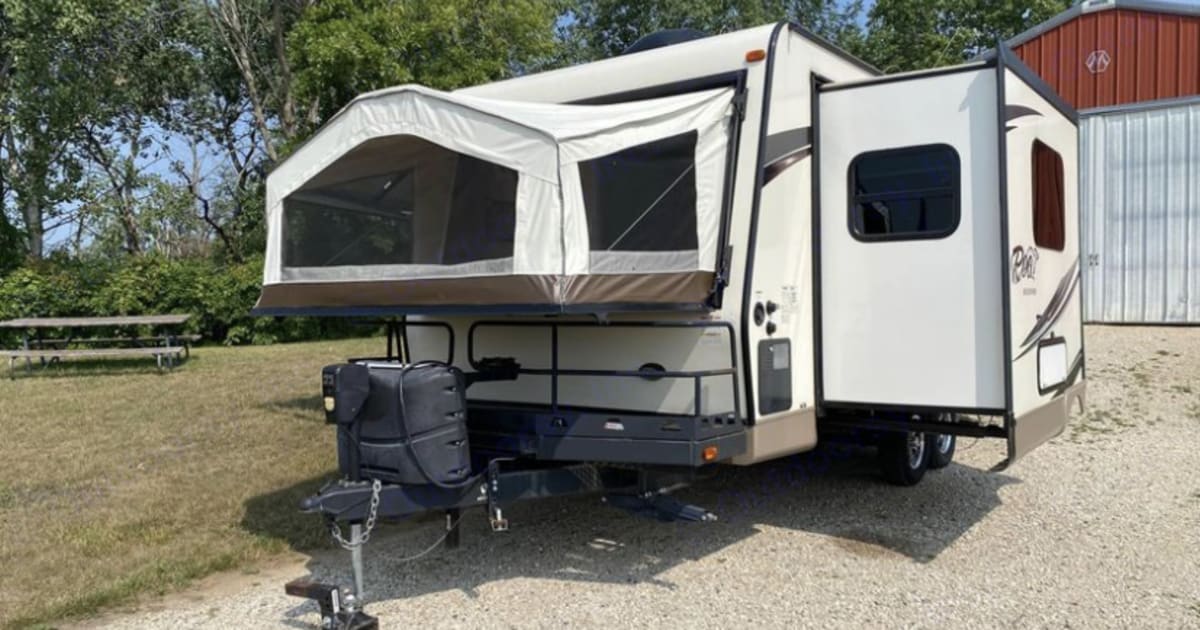 2015 Forest River Rockwood Roo Travel trailer Rental in Delafield, WI