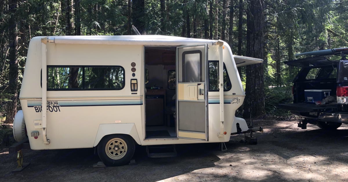 1994 Bigfoot 2500series 17.5cb Travel trailer Rental in Bowser, BC