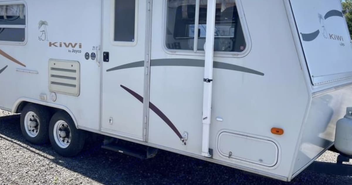 2001 Jayco Kiwi 21c Hybrid Trailer Rental in Burlington, ON Outdoorsy