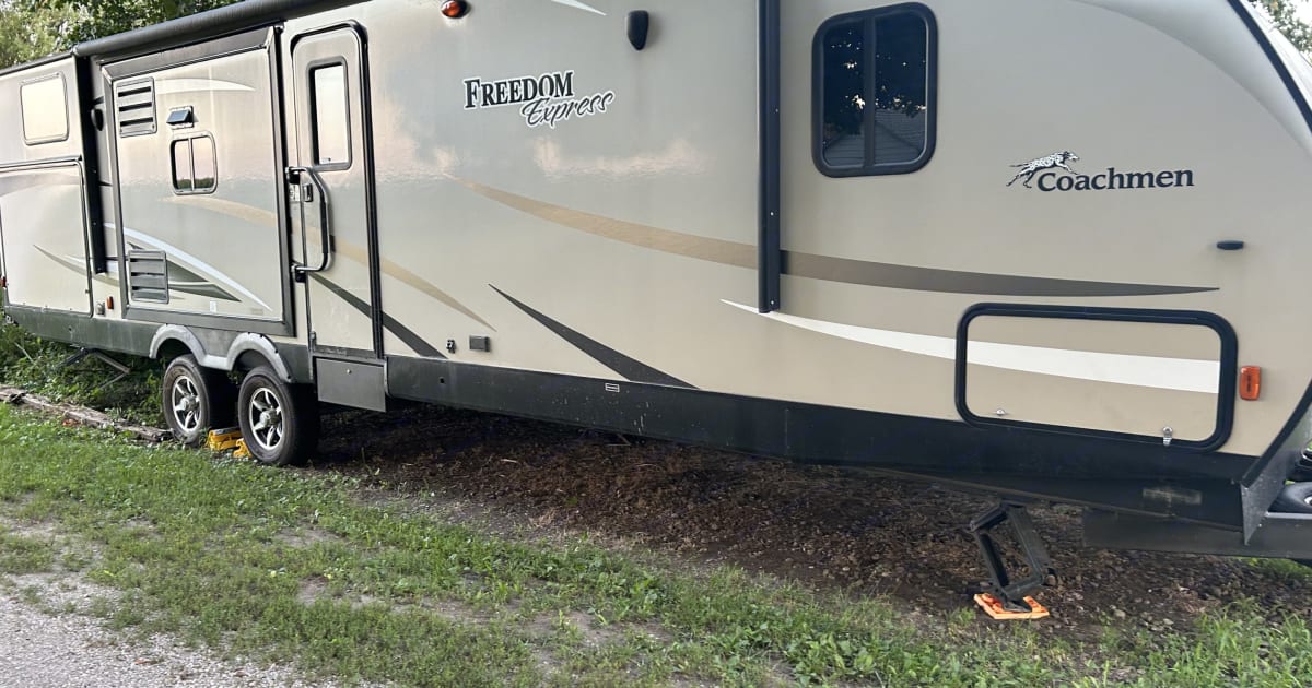 2017 Coachmen Freedom express Travel trailer Rental in Otley, IA Outdoorsy