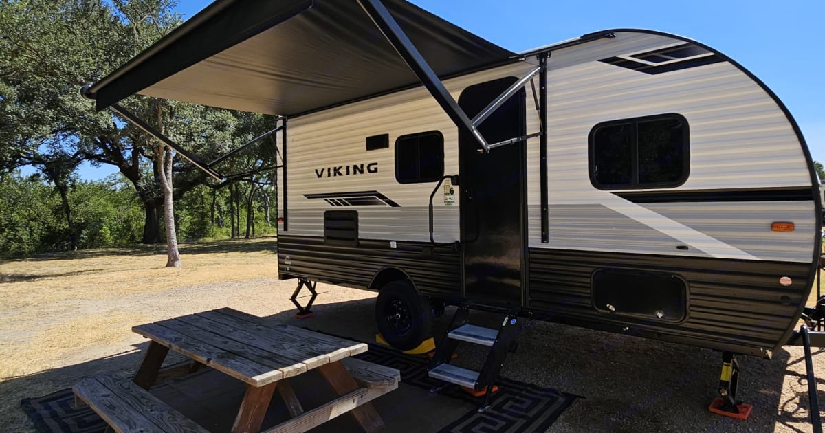 2023 Viking 18SBH Travel trailer Rental in Spring Branch, TX Outdoorsy