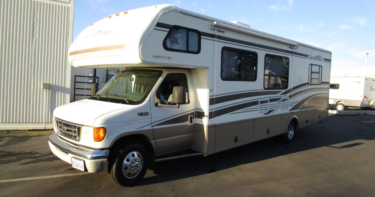 2002 Jamboree Jamboree Motorhome Class C Rental in Brea, CA Outdoorsy