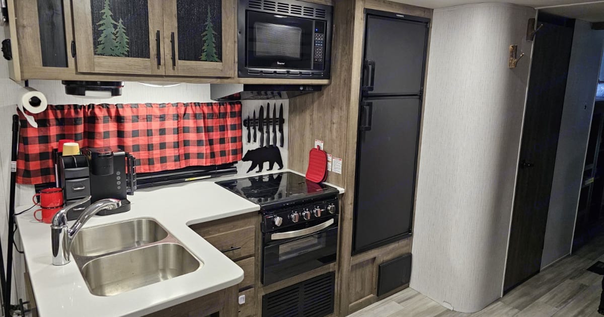 2022 Heartland RVs Pioneer Travel trailer Rental in Shepherdsville, KY