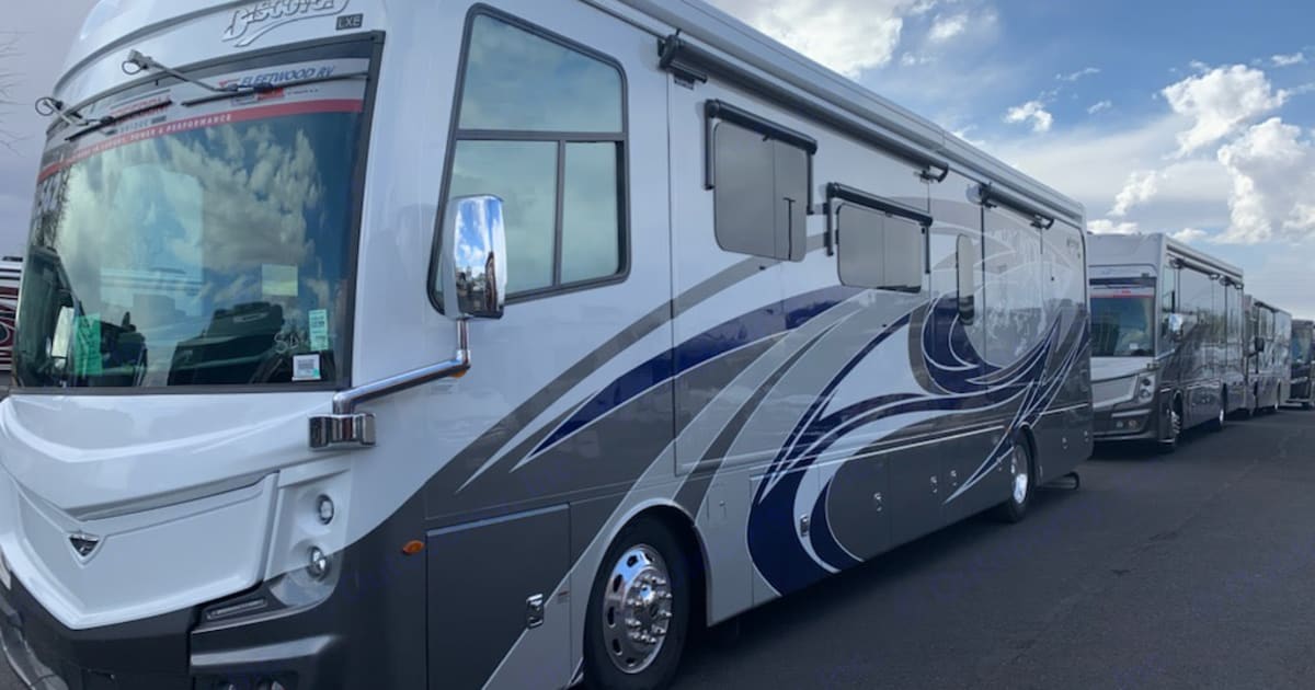 2022 Fleetwood Discovery LXE Class A Rental in Carthage, TX Outdoorsy