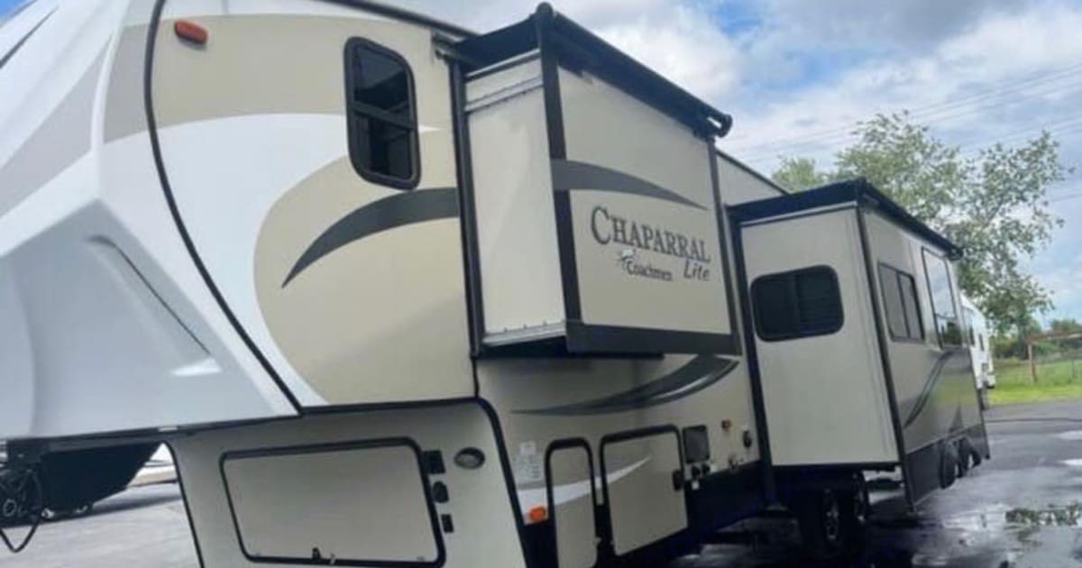 2017 Forest River Coachmen Chaparral Lite Fifthwheel Rental in