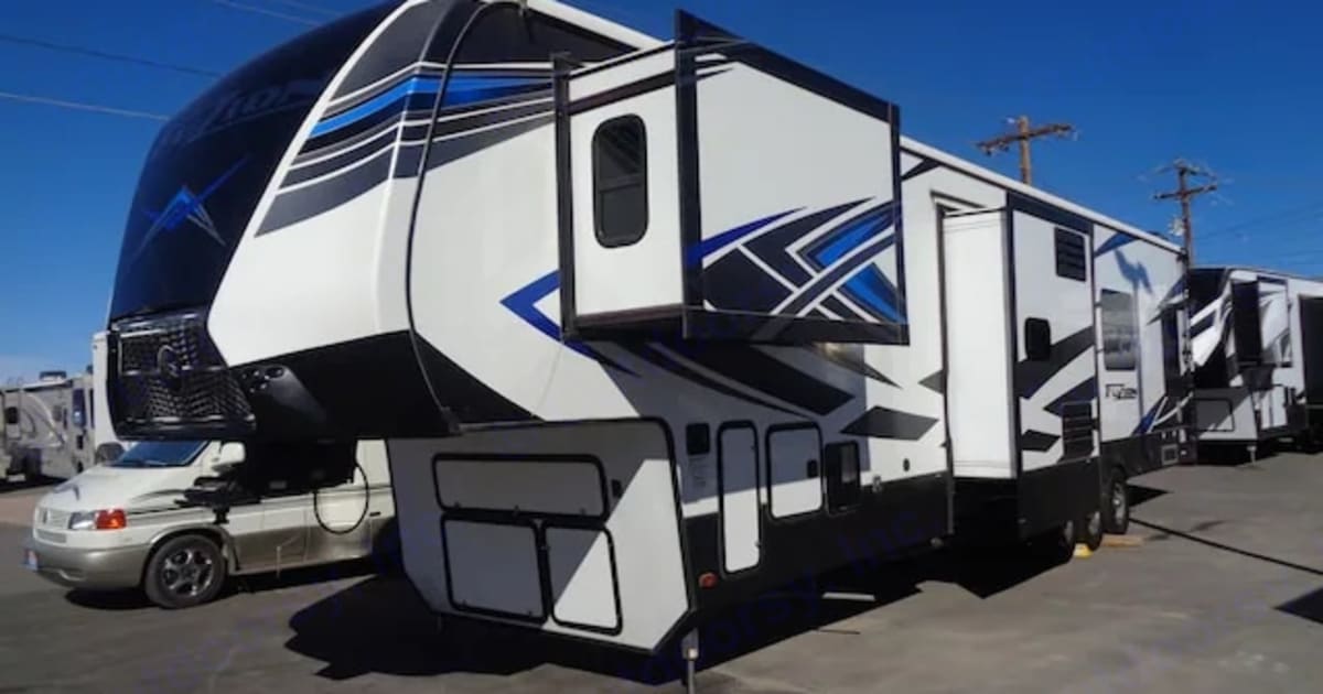 2021 Keystone RV Fuzion Toy Hauler Fifthwheel Rental in Fridley, MN