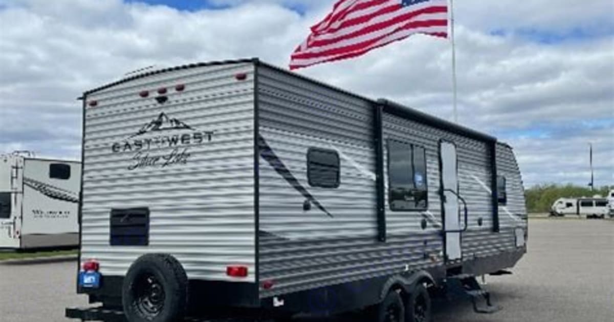 2021 East to West Silver Lake Travel trailer Rental in Montgomery, TX