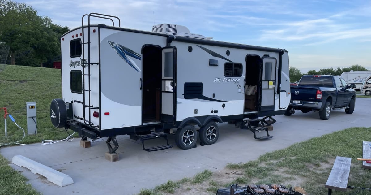 2017 Jayco Jay Feather Travel trailer Rental in Gretna, NE Outdoorsy