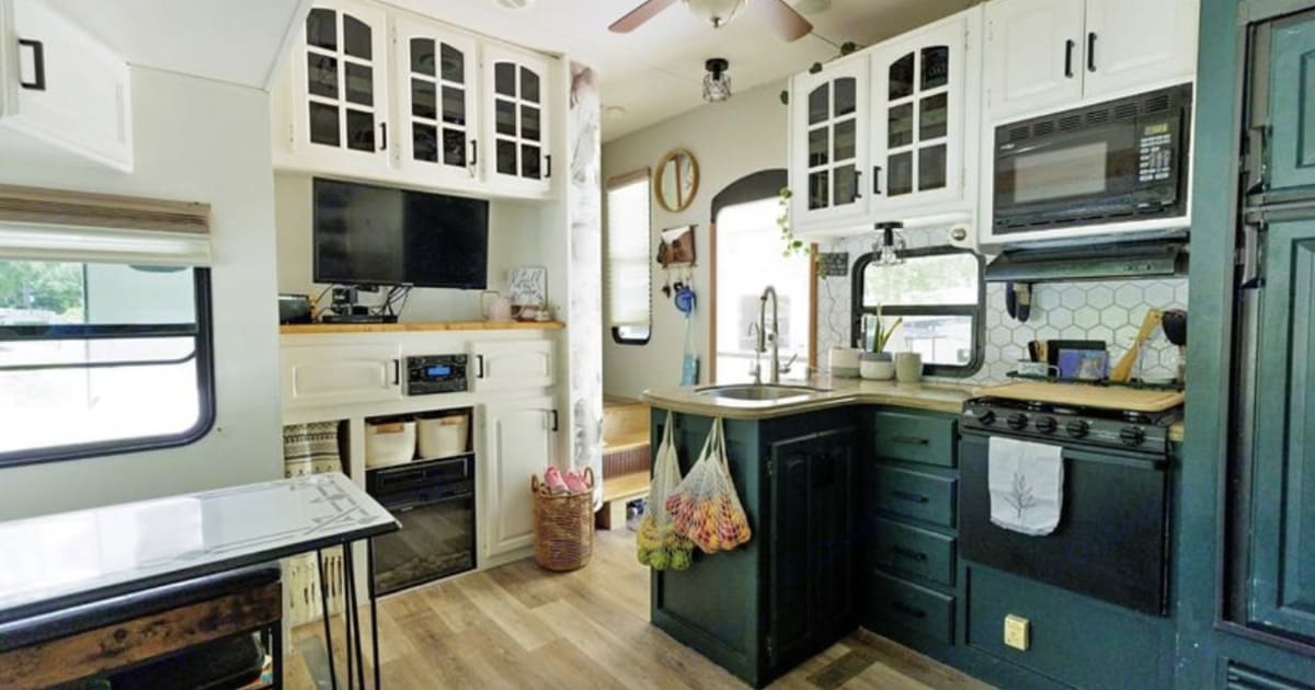 2012 Keystone RV Avalanche Fifth-wheel Rental in Hampton, VA | Outdoorsy