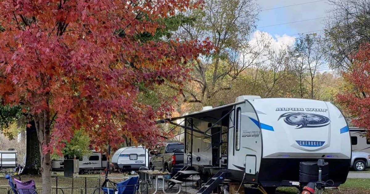 2021 Forest River Cherokee Alpha Wolf Travel trailer Rental in