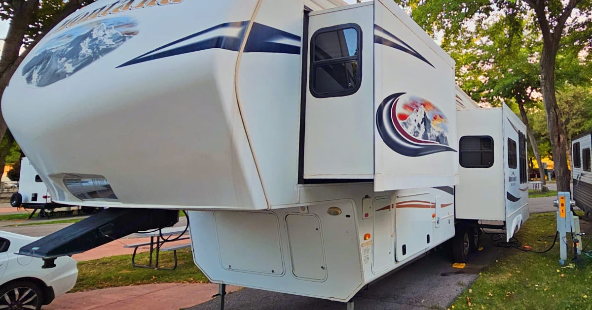 2013 Keystone RV Montana Mountaineer Fifthwheel Rental in Foresthill